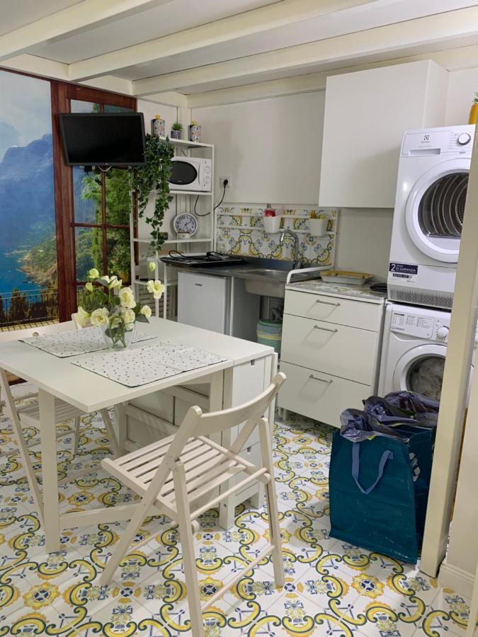 Magiuma House Apartment Наполи Екстериор снимка